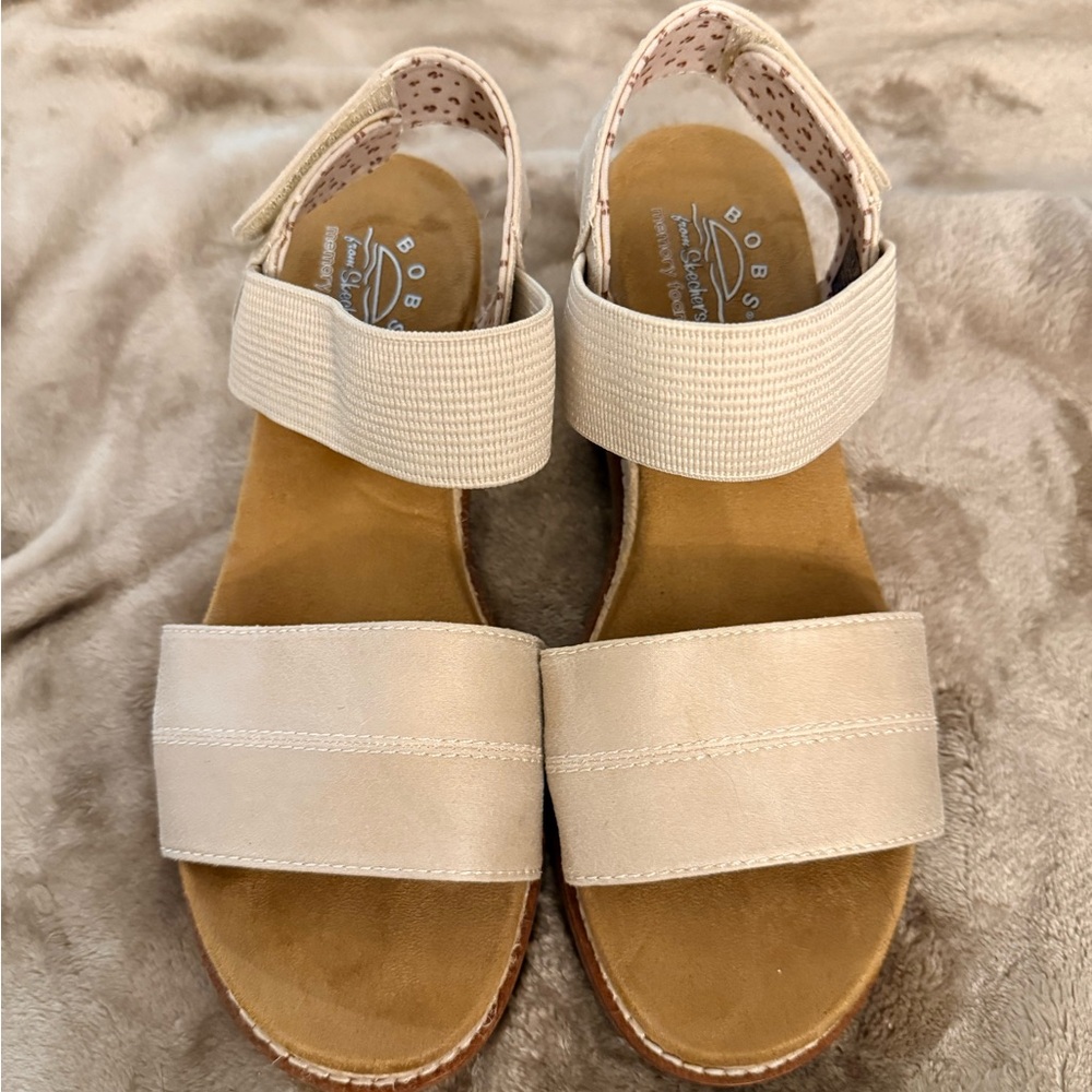 Skechers Women's Tan and Cream Sandals